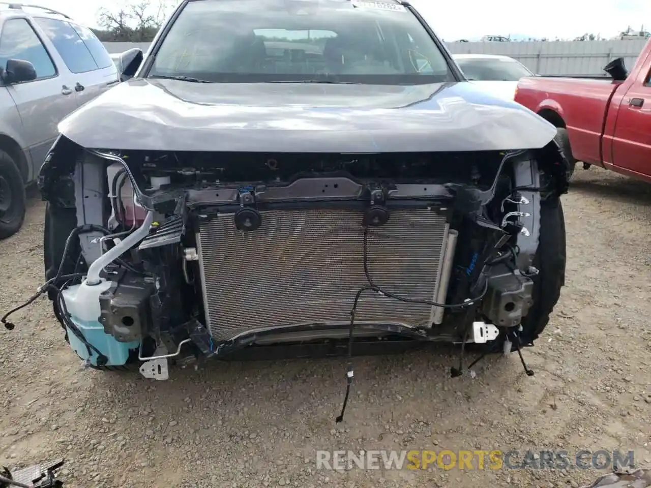 9 Photograph of a damaged car 2T3W1RFV1MW169671 TOYOTA RAV4 2021