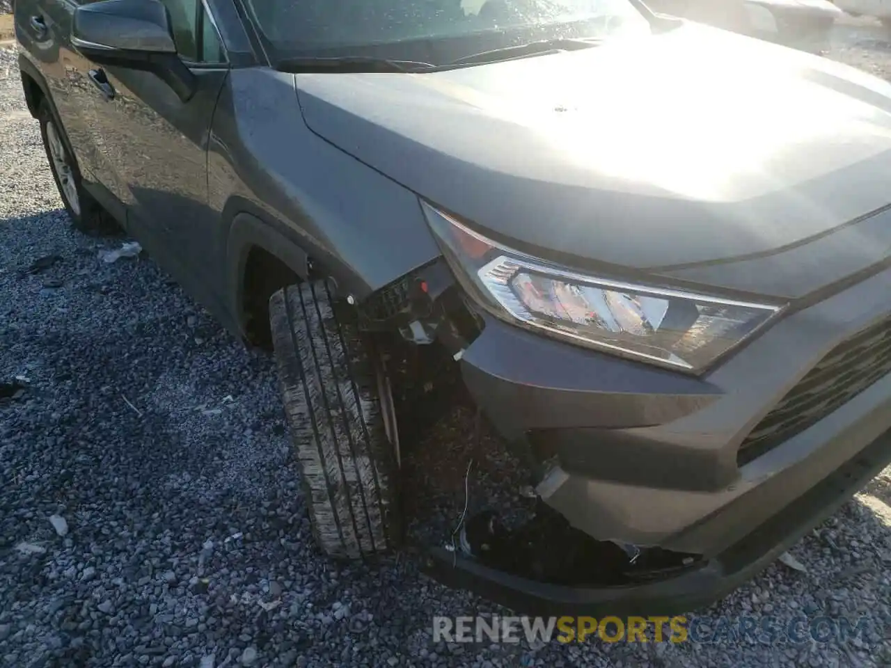 9 Photograph of a damaged car 2T3W1RFV2MC100795 TOYOTA RAV4 2021