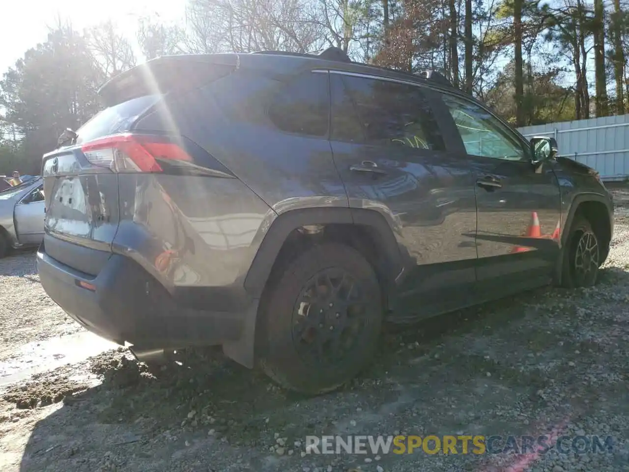 4 Photograph of a damaged car 2T3W1RFV2MC106905 TOYOTA RAV4 2021