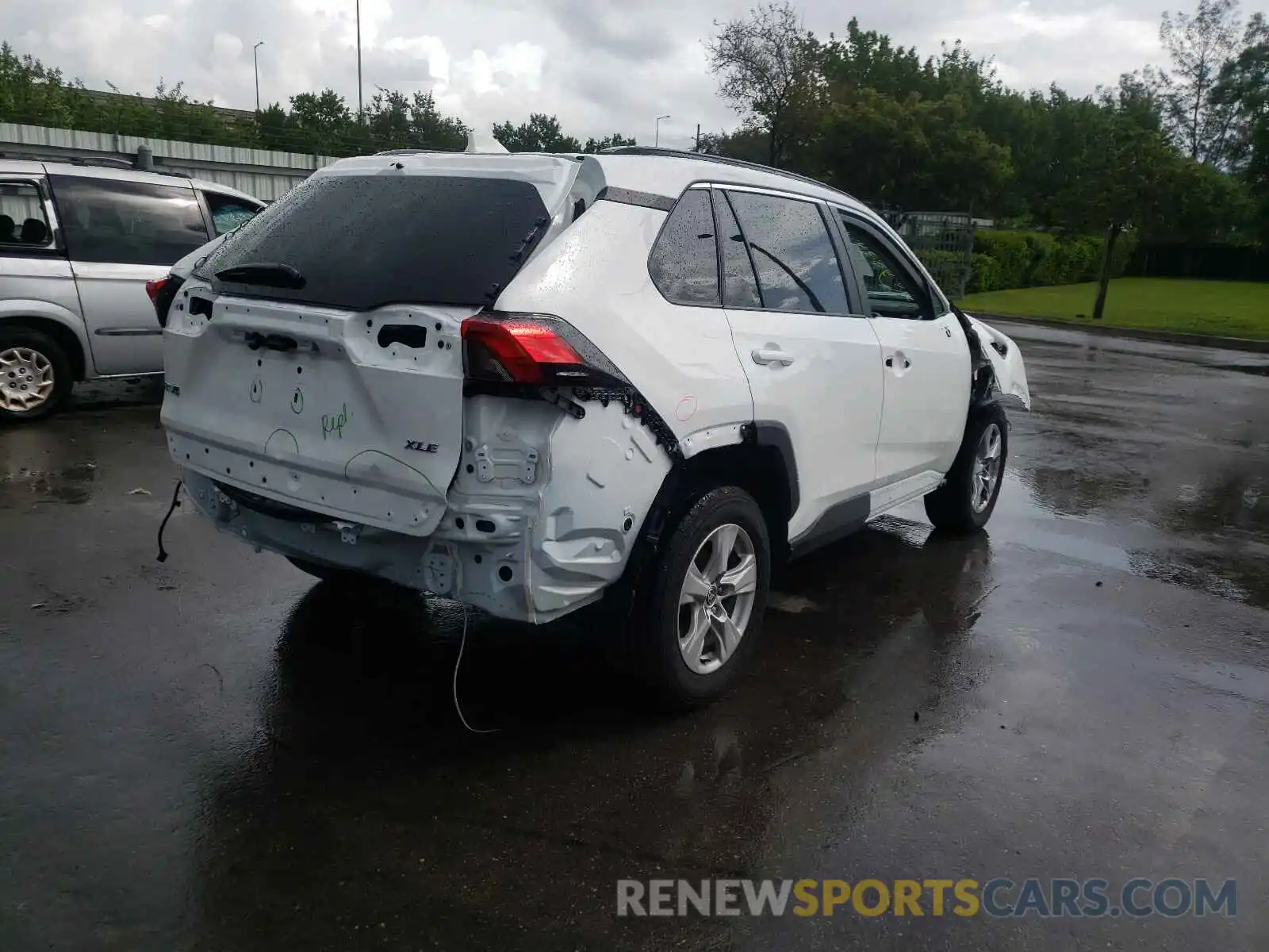 4 Photograph of a damaged car 2T3W1RFV2MC141217 TOYOTA RAV4 2021