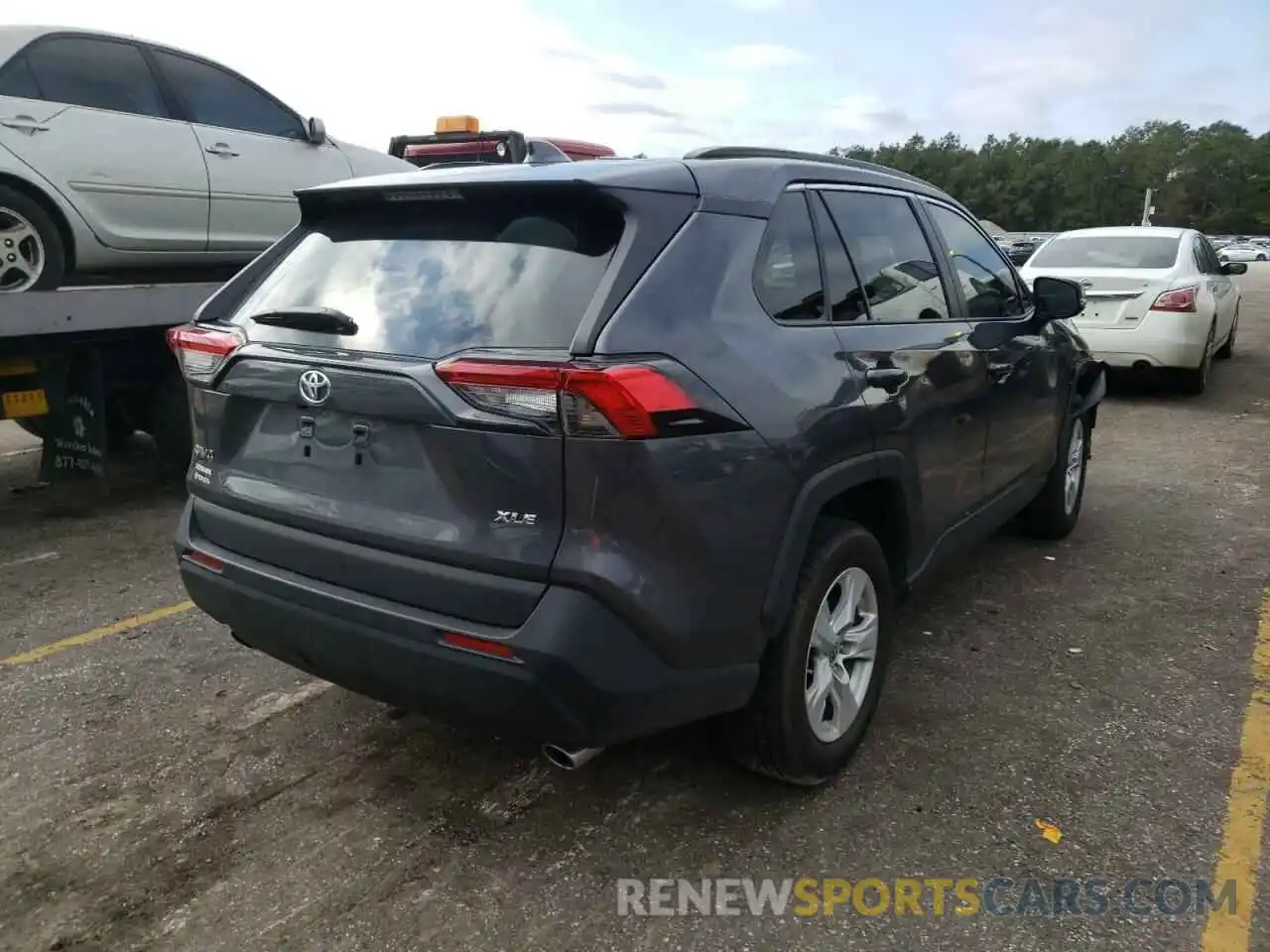 4 Photograph of a damaged car 2T3W1RFV2MC161175 TOYOTA RAV4 2021