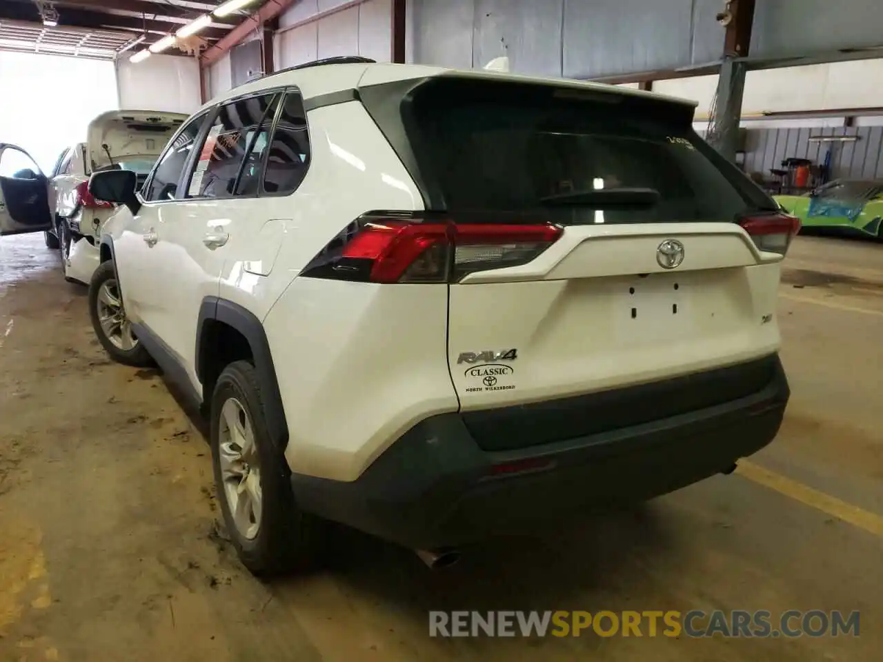 3 Photograph of a damaged car 2T3W1RFV2MW111858 TOYOTA RAV4 2021