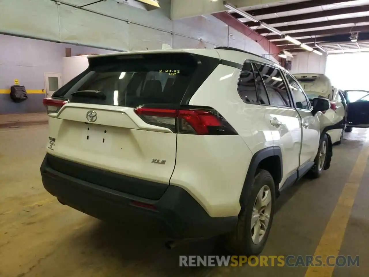 4 Photograph of a damaged car 2T3W1RFV2MW111858 TOYOTA RAV4 2021