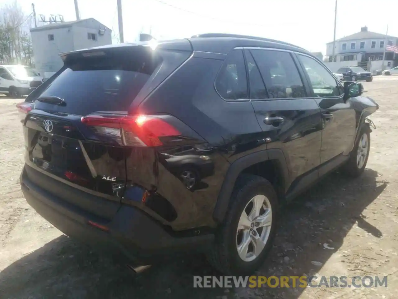 4 Photograph of a damaged car 2T3W1RFV2MW113321 TOYOTA RAV4 2021