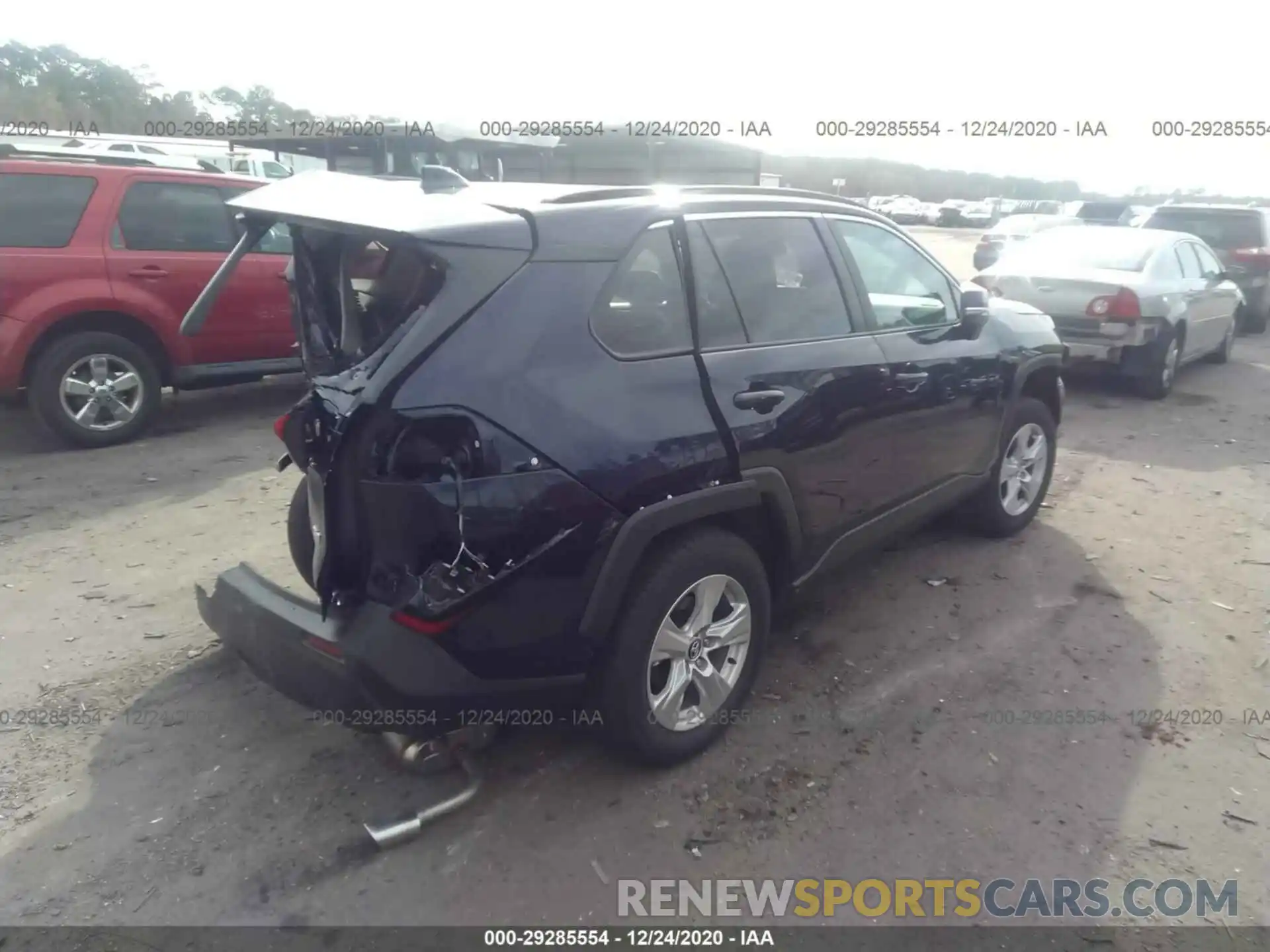 4 Photograph of a damaged car 2T3W1RFV2MW115585 TOYOTA RAV4 2021