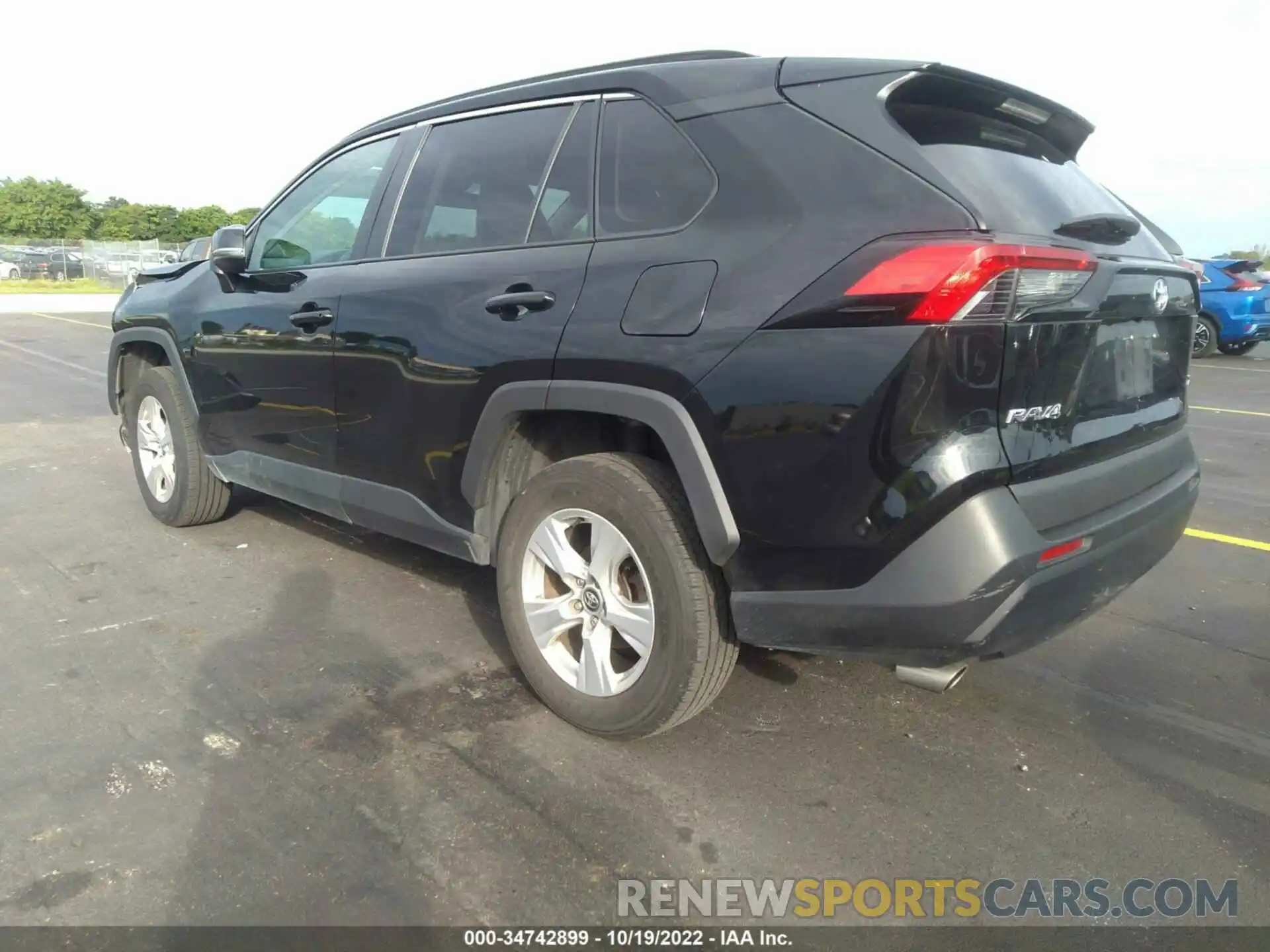 3 Photograph of a damaged car 2T3W1RFV2MW115828 TOYOTA RAV4 2021