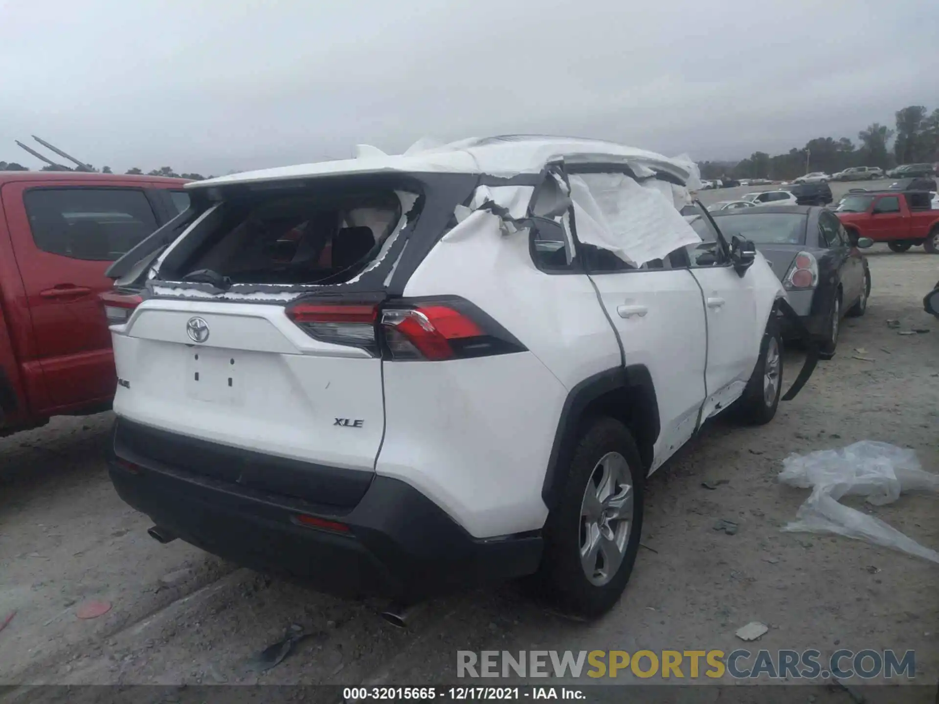 4 Photograph of a damaged car 2T3W1RFV2MW116705 TOYOTA RAV4 2021