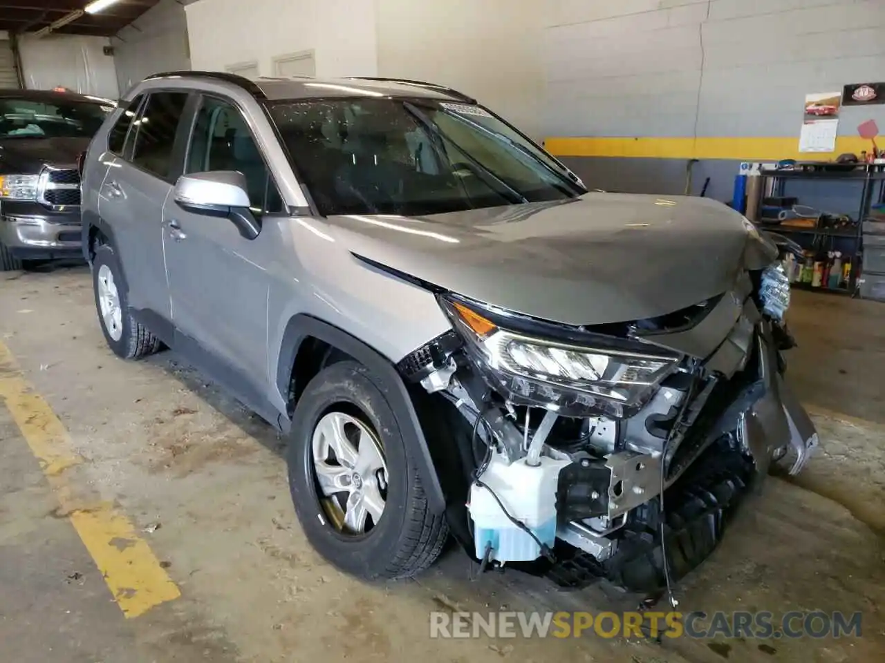 1 Photograph of a damaged car 2T3W1RFV2MW118910 TOYOTA RAV4 2021