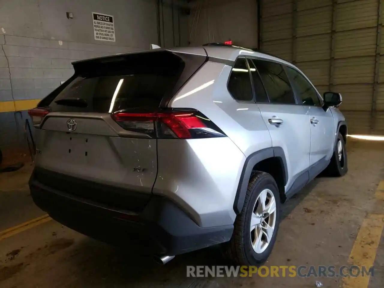 4 Photograph of a damaged car 2T3W1RFV2MW118910 TOYOTA RAV4 2021