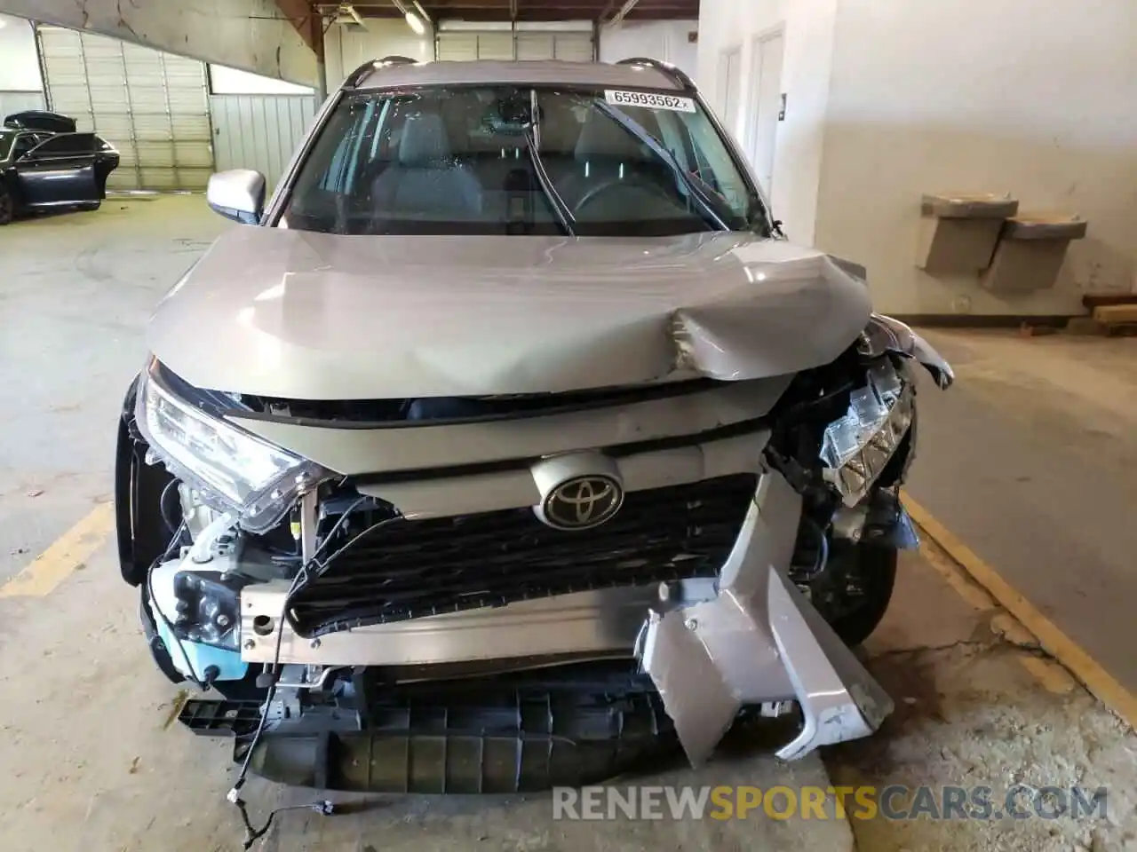 9 Photograph of a damaged car 2T3W1RFV2MW118910 TOYOTA RAV4 2021