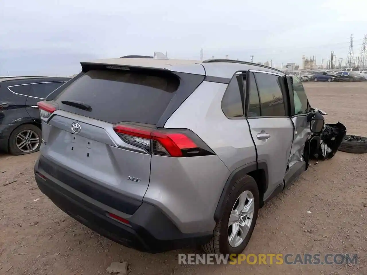 4 Photograph of a damaged car 2T3W1RFV2MW131530 TOYOTA RAV4 2021