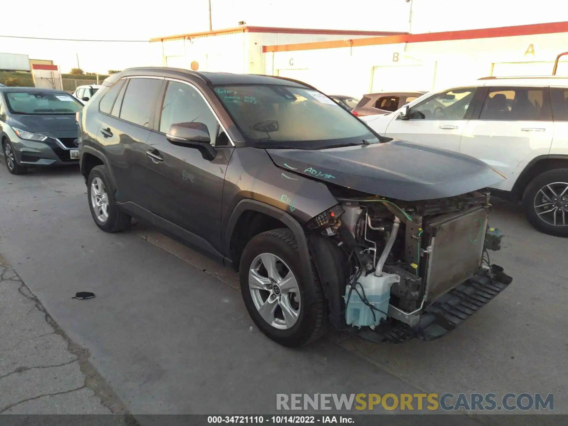 1 Photograph of a damaged car 2T3W1RFV2MW149638 TOYOTA RAV4 2021