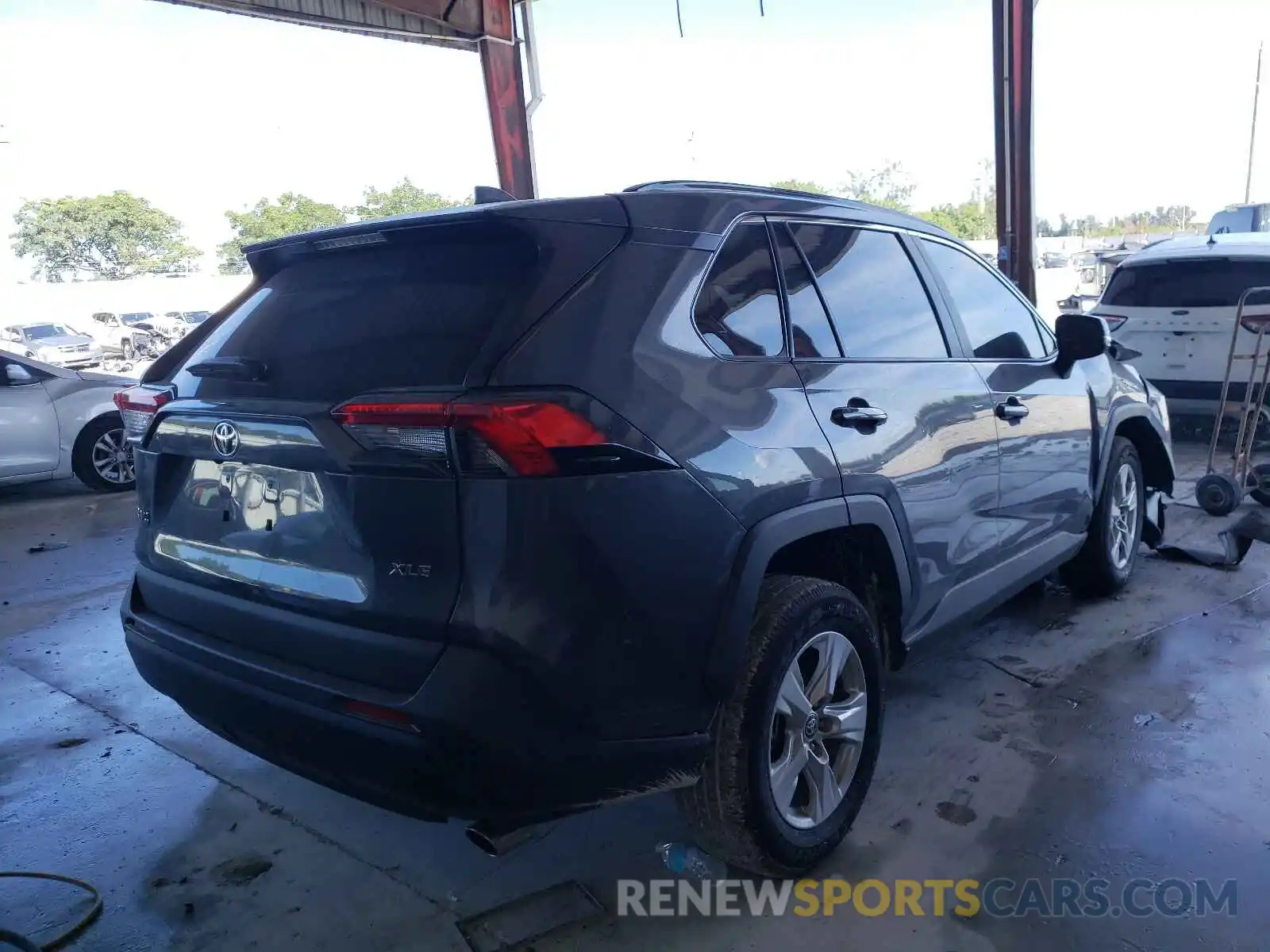 4 Photograph of a damaged car 2T3W1RFV2MW153558 TOYOTA RAV4 2021