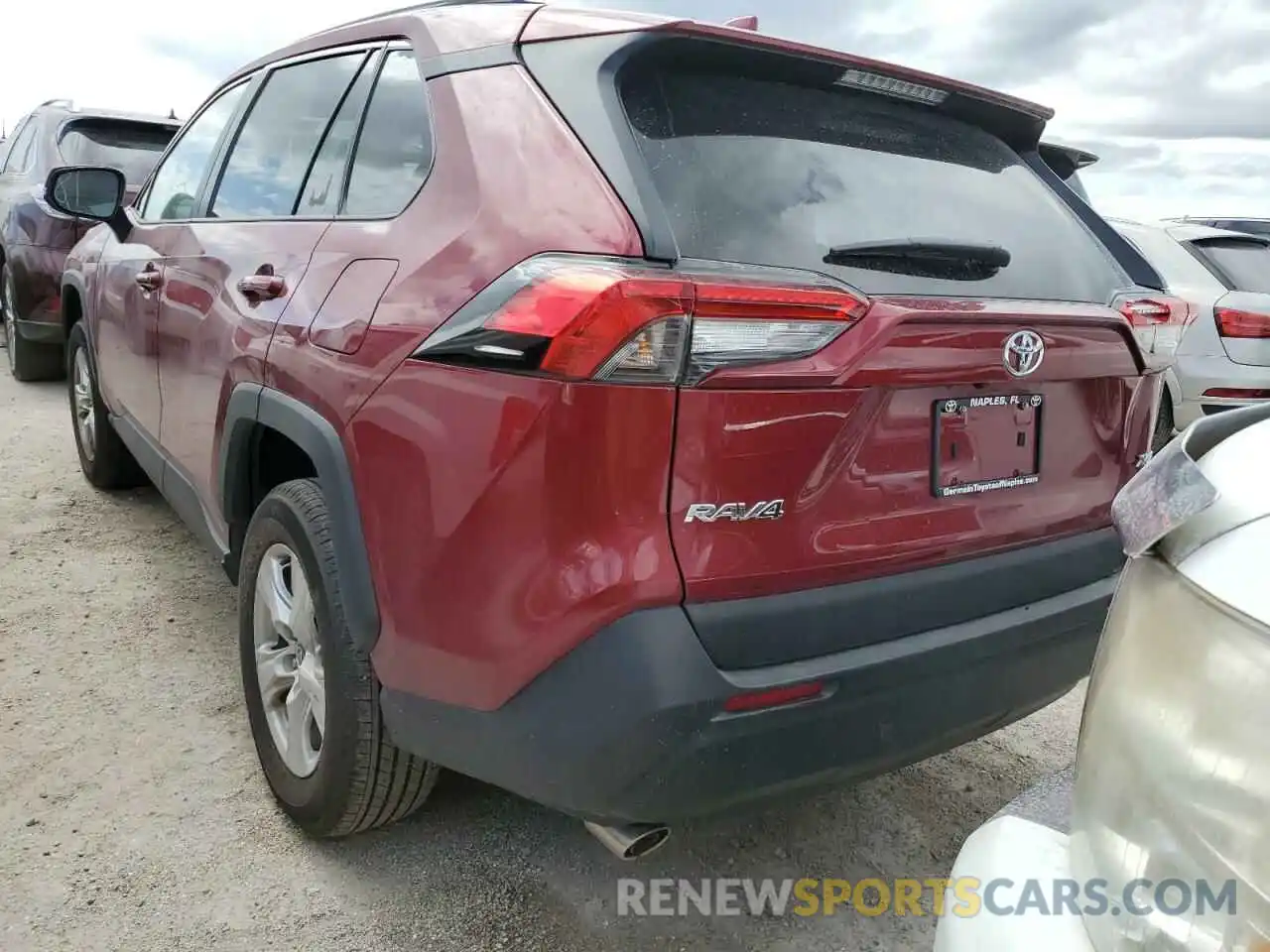 3 Photograph of a damaged car 2T3W1RFV2MW180095 TOYOTA RAV4 2021