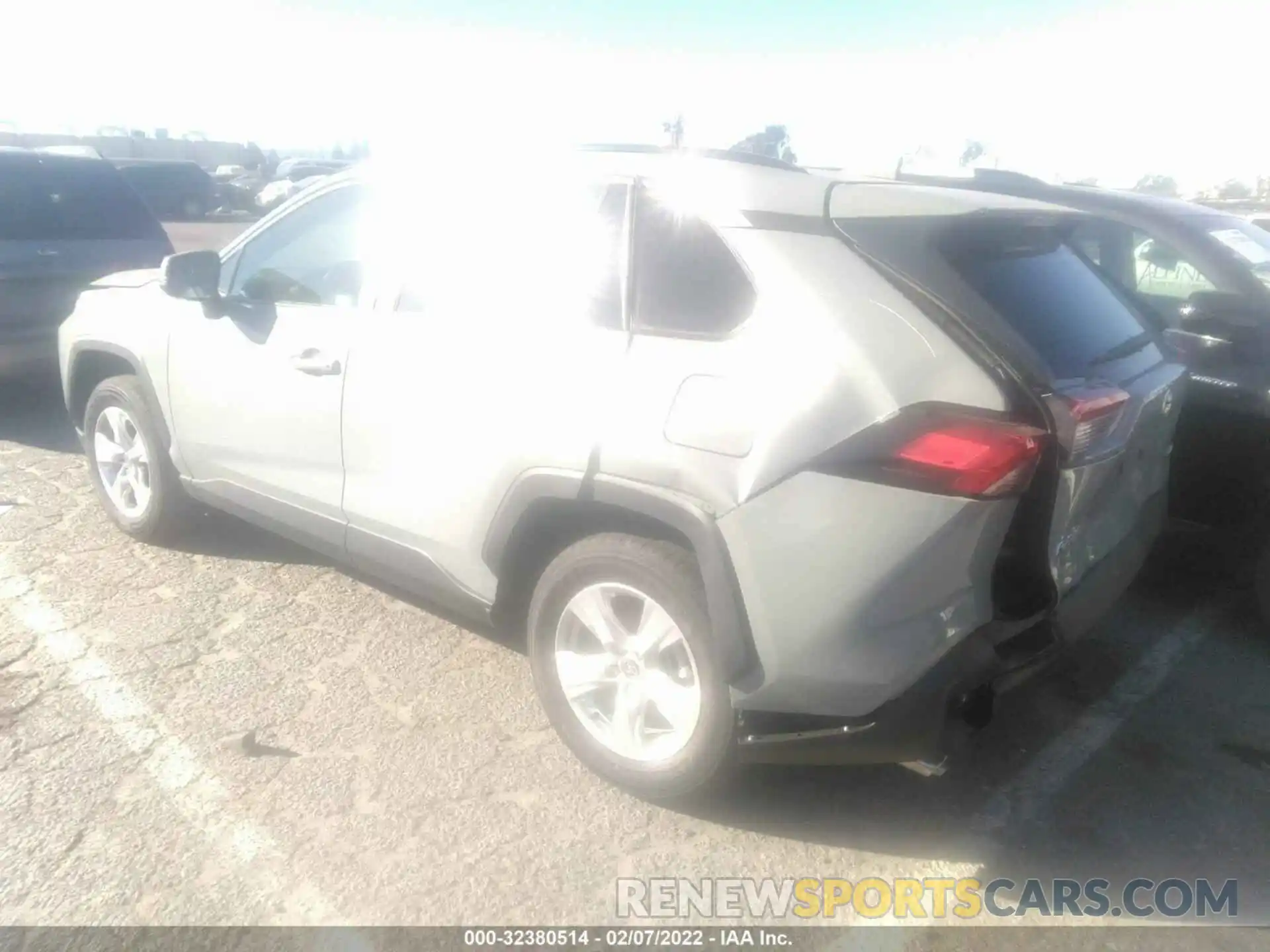 3 Photograph of a damaged car 2T3W1RFV2MW182798 TOYOTA RAV4 2021