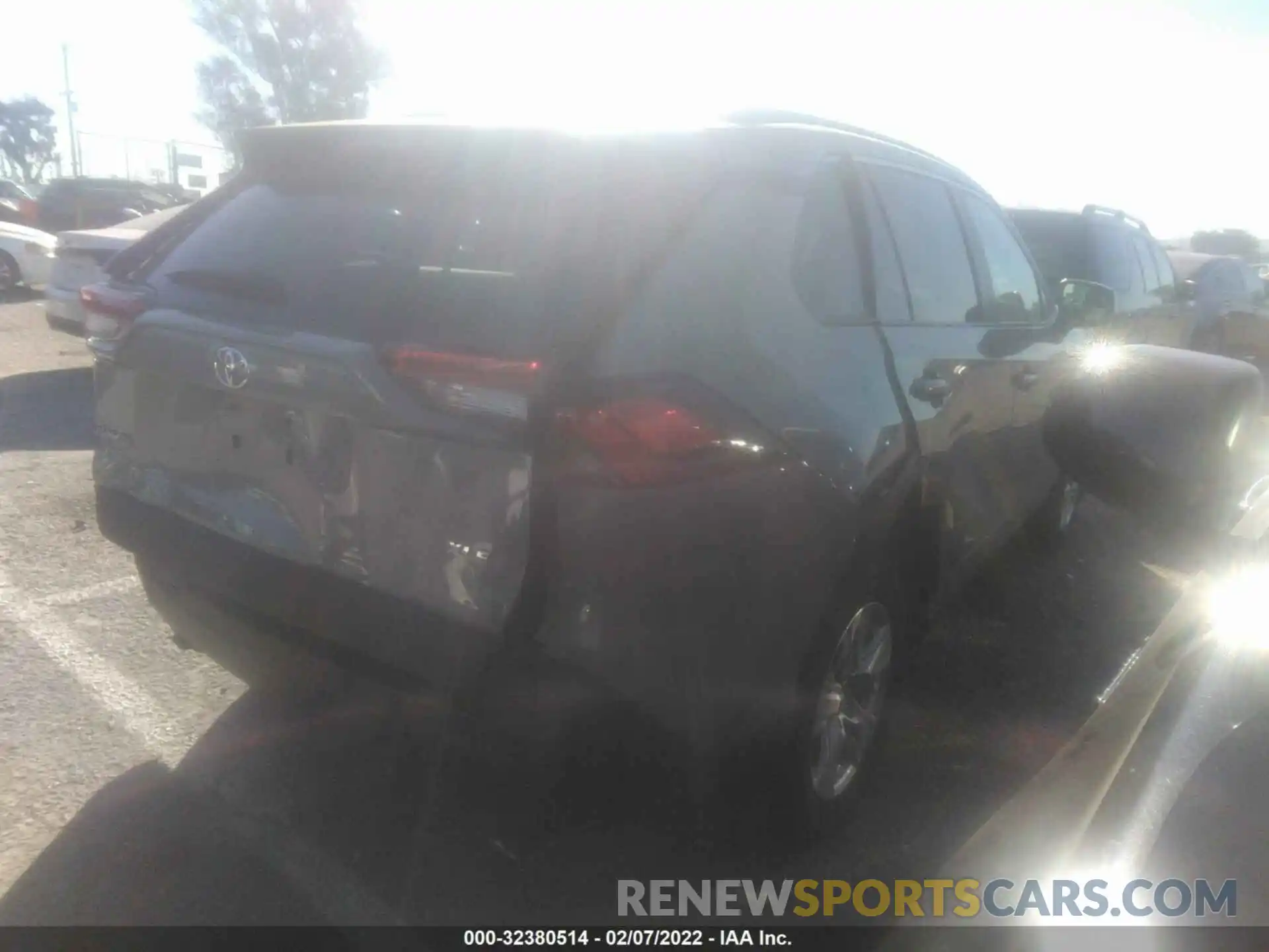 4 Photograph of a damaged car 2T3W1RFV2MW182798 TOYOTA RAV4 2021