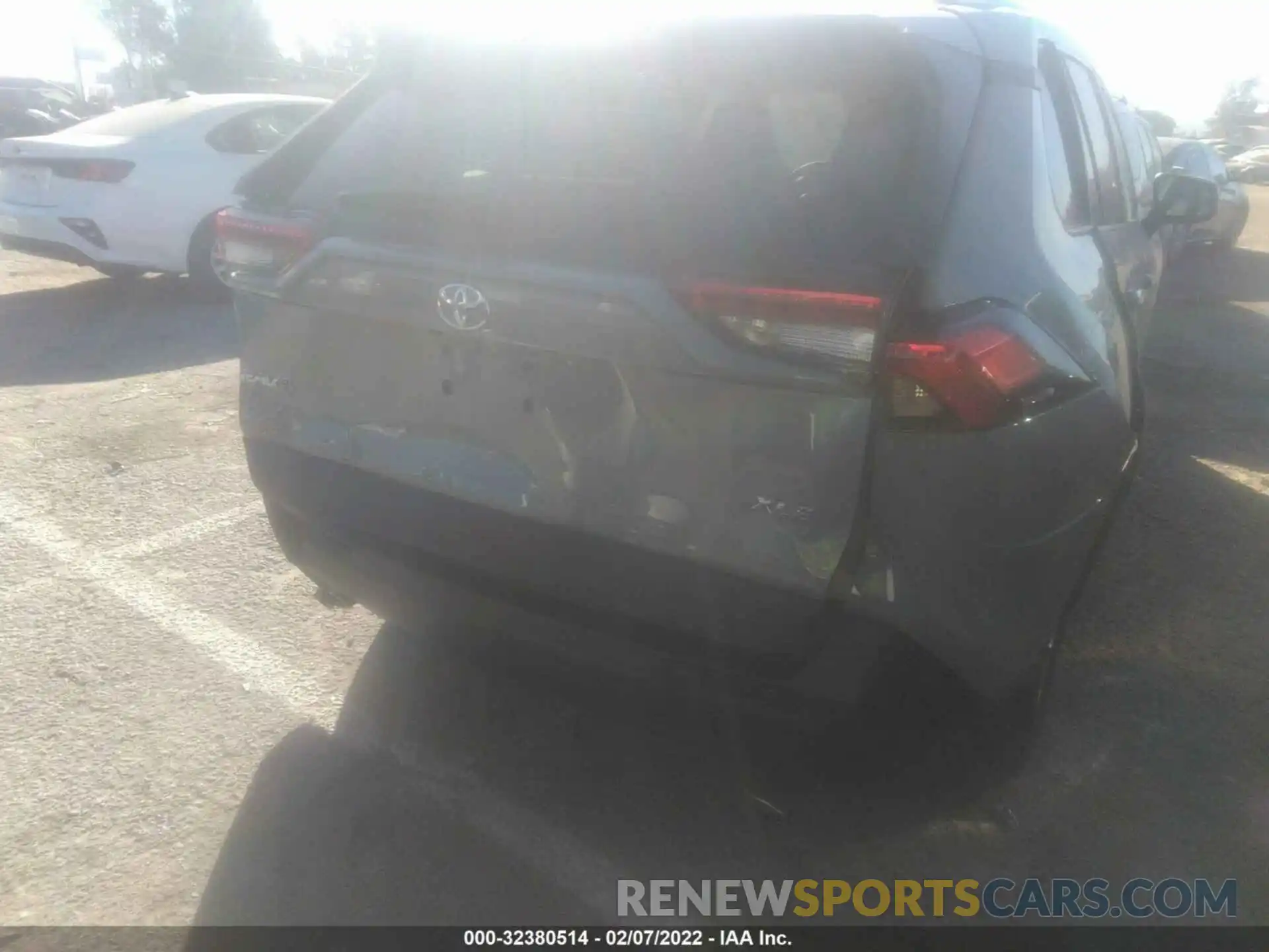 6 Photograph of a damaged car 2T3W1RFV2MW182798 TOYOTA RAV4 2021