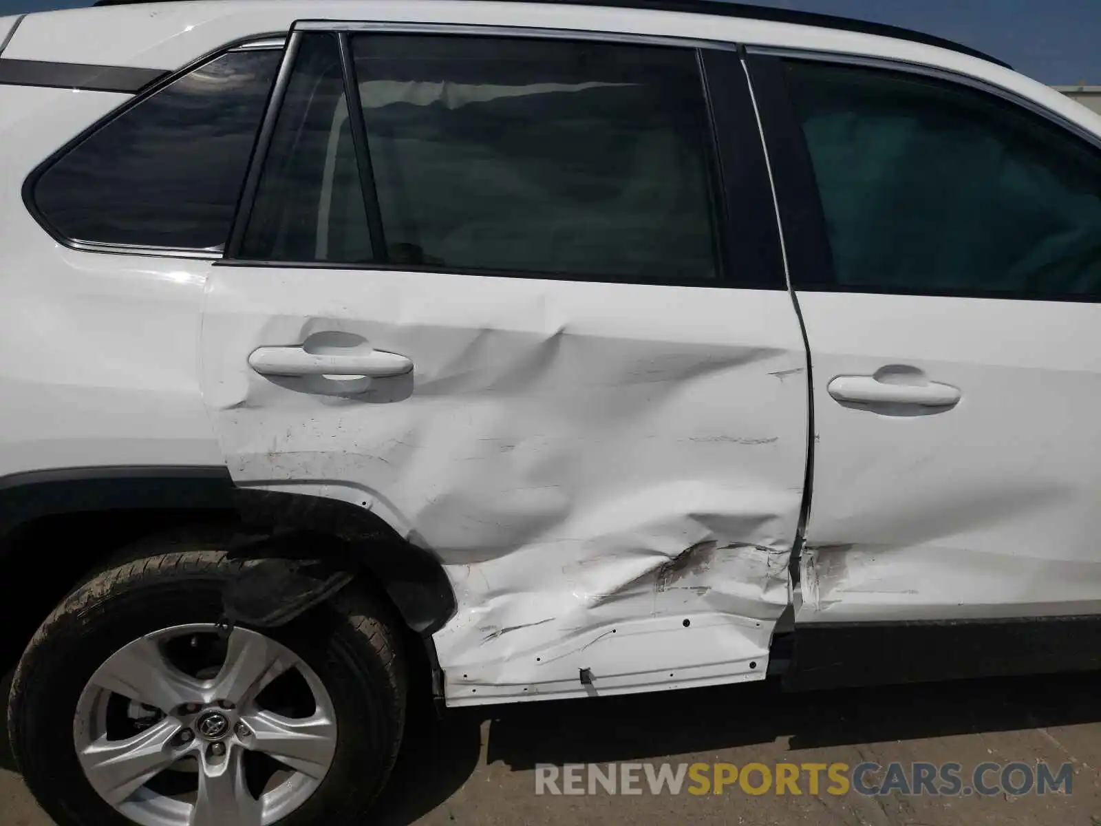 9 Photograph of a damaged car 2T3W1RFV3MC097907 TOYOTA RAV4 2021