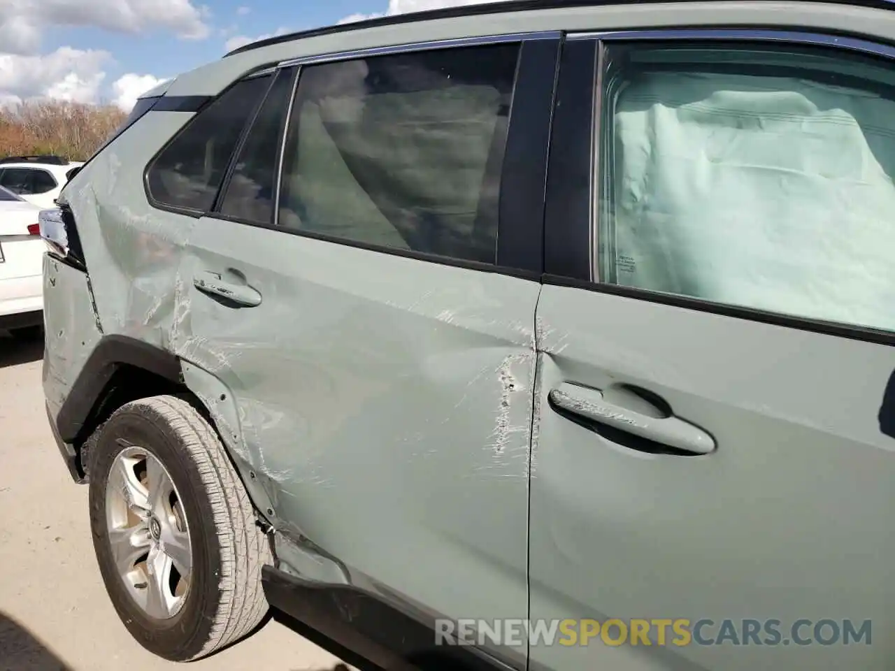 9 Photograph of a damaged car 2T3W1RFV3MW105423 TOYOTA RAV4 2021