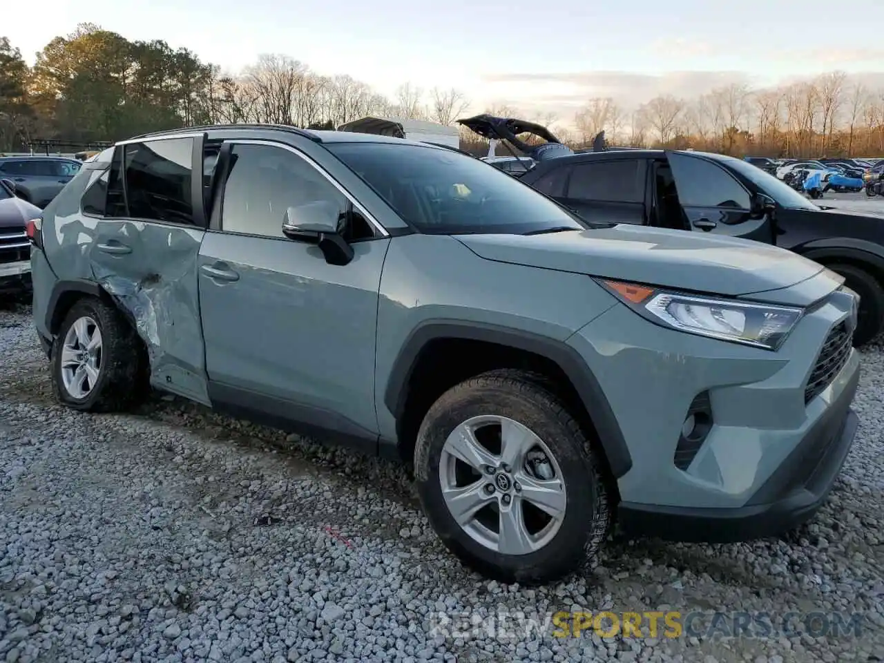 4 Photograph of a damaged car 2T3W1RFV3MW108614 TOYOTA RAV4 2021