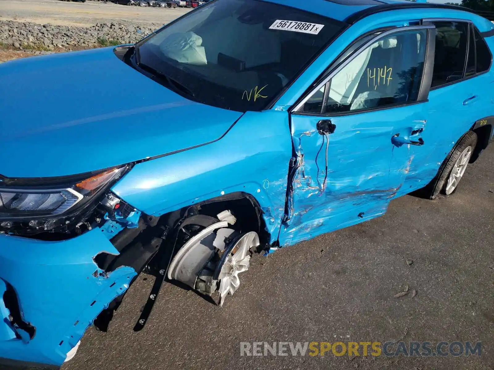 9 Photograph of a damaged car 2T3W1RFV3MW111304 TOYOTA RAV4 2021