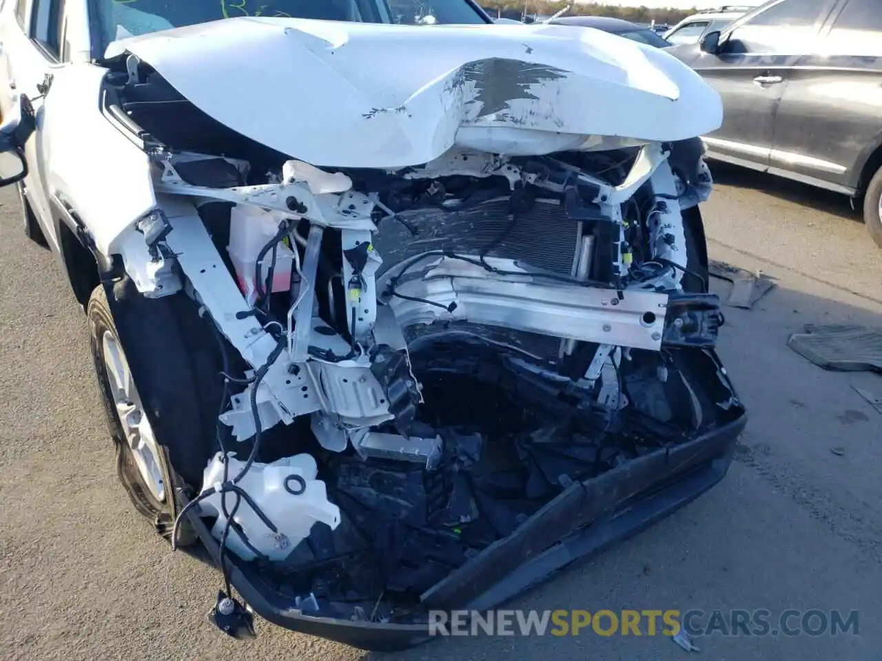 9 Photograph of a damaged car 2T3W1RFV3MW112677 TOYOTA RAV4 2021