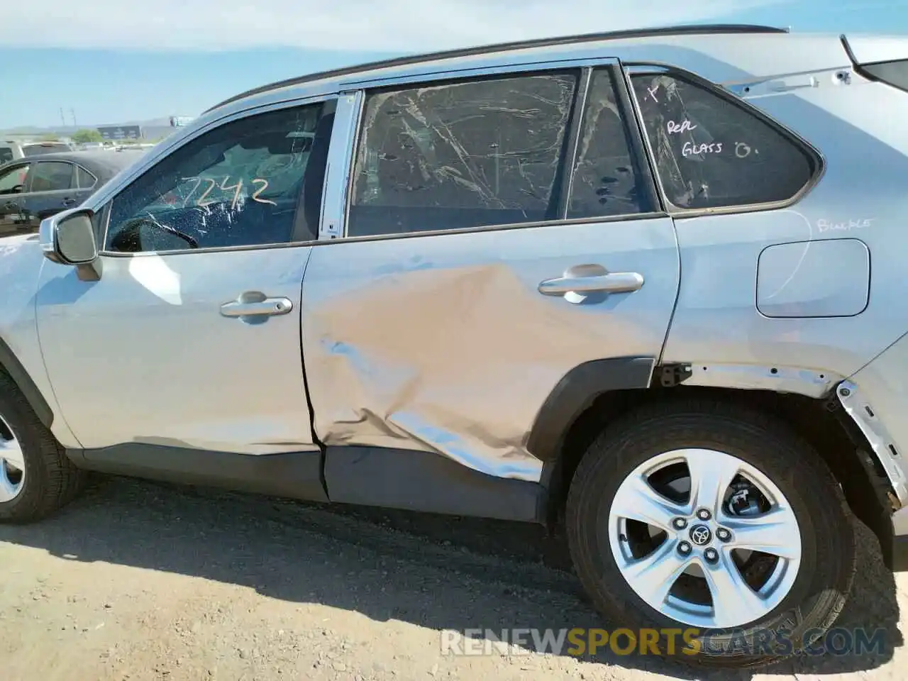 9 Photograph of a damaged car 2T3W1RFV3MW116180 TOYOTA RAV4 2021