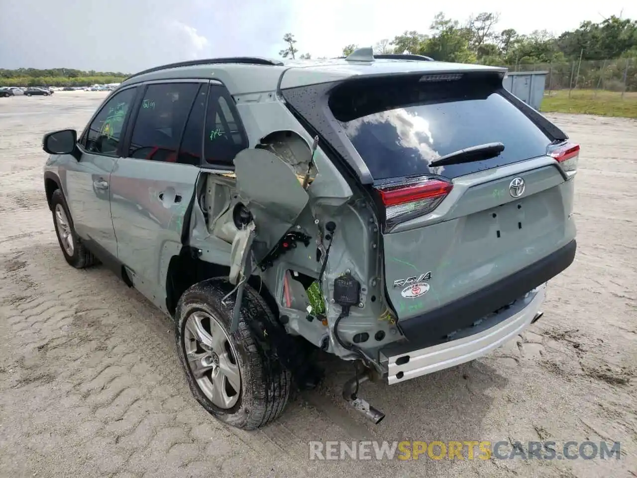 3 Photograph of a damaged car 2T3W1RFV3MW133786 TOYOTA RAV4 2021