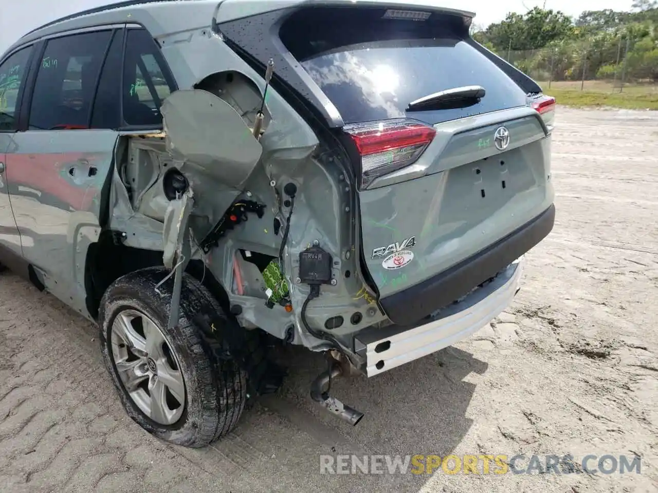 9 Photograph of a damaged car 2T3W1RFV3MW133786 TOYOTA RAV4 2021