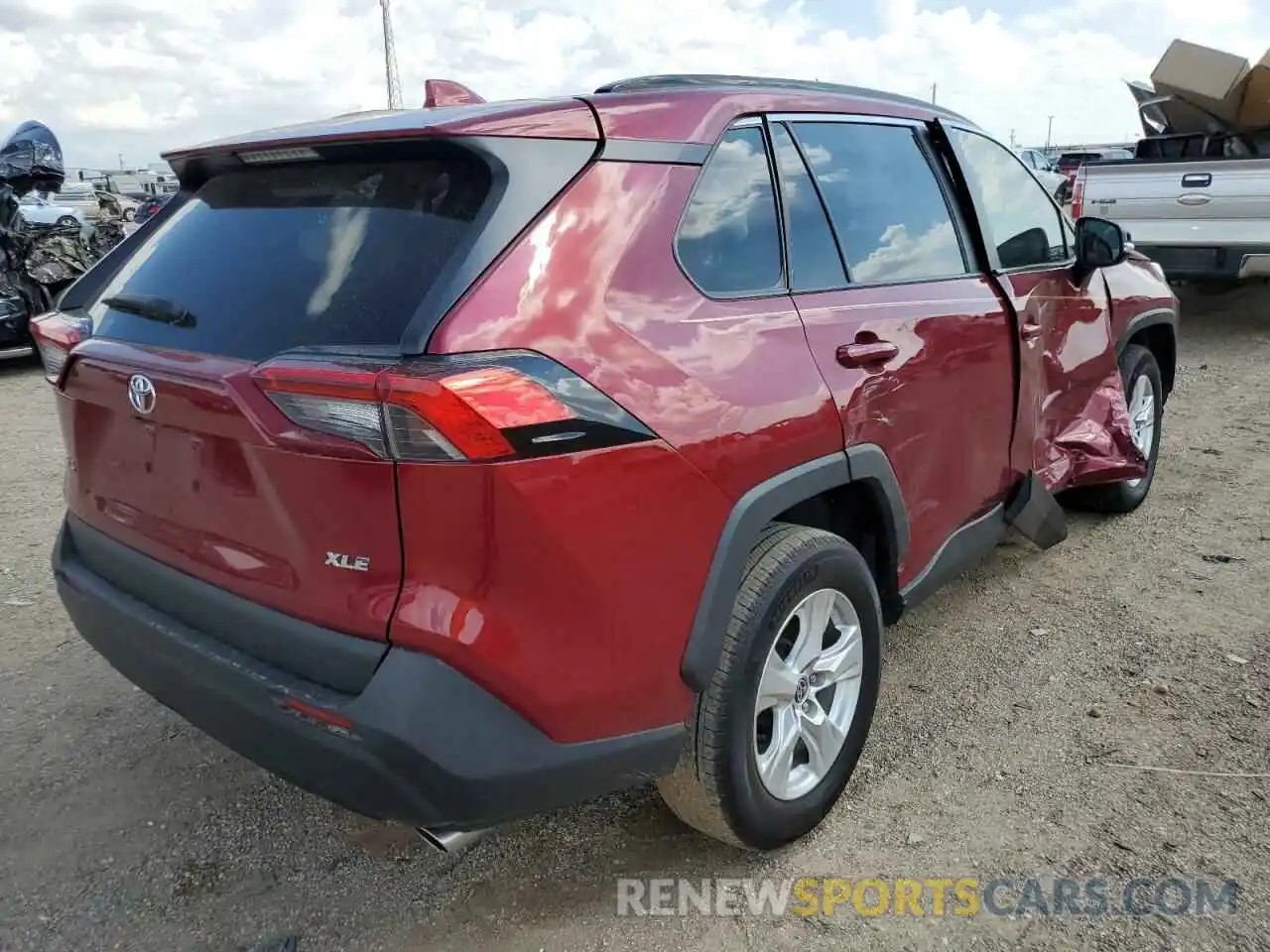 4 Photograph of a damaged car 2T3W1RFV3MW155125 TOYOTA RAV4 2021