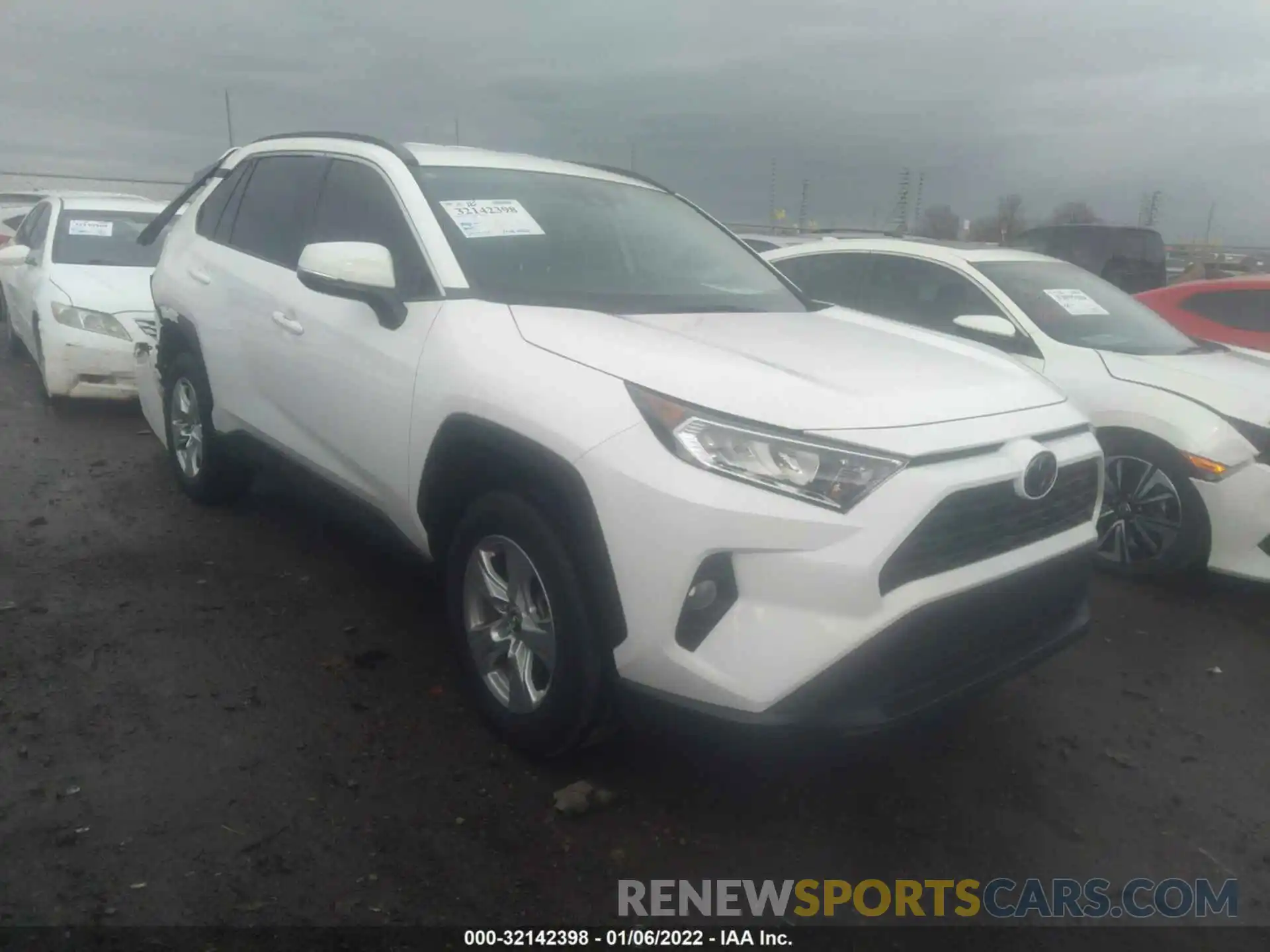 1 Photograph of a damaged car 2T3W1RFV4MC086480 TOYOTA RAV4 2021