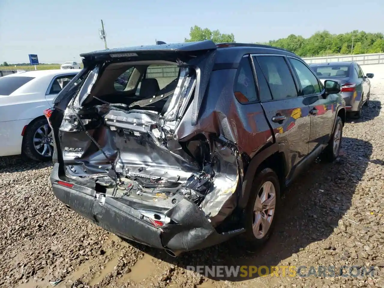 4 Photograph of a damaged car 2T3W1RFV4MC114441 TOYOTA RAV4 2021