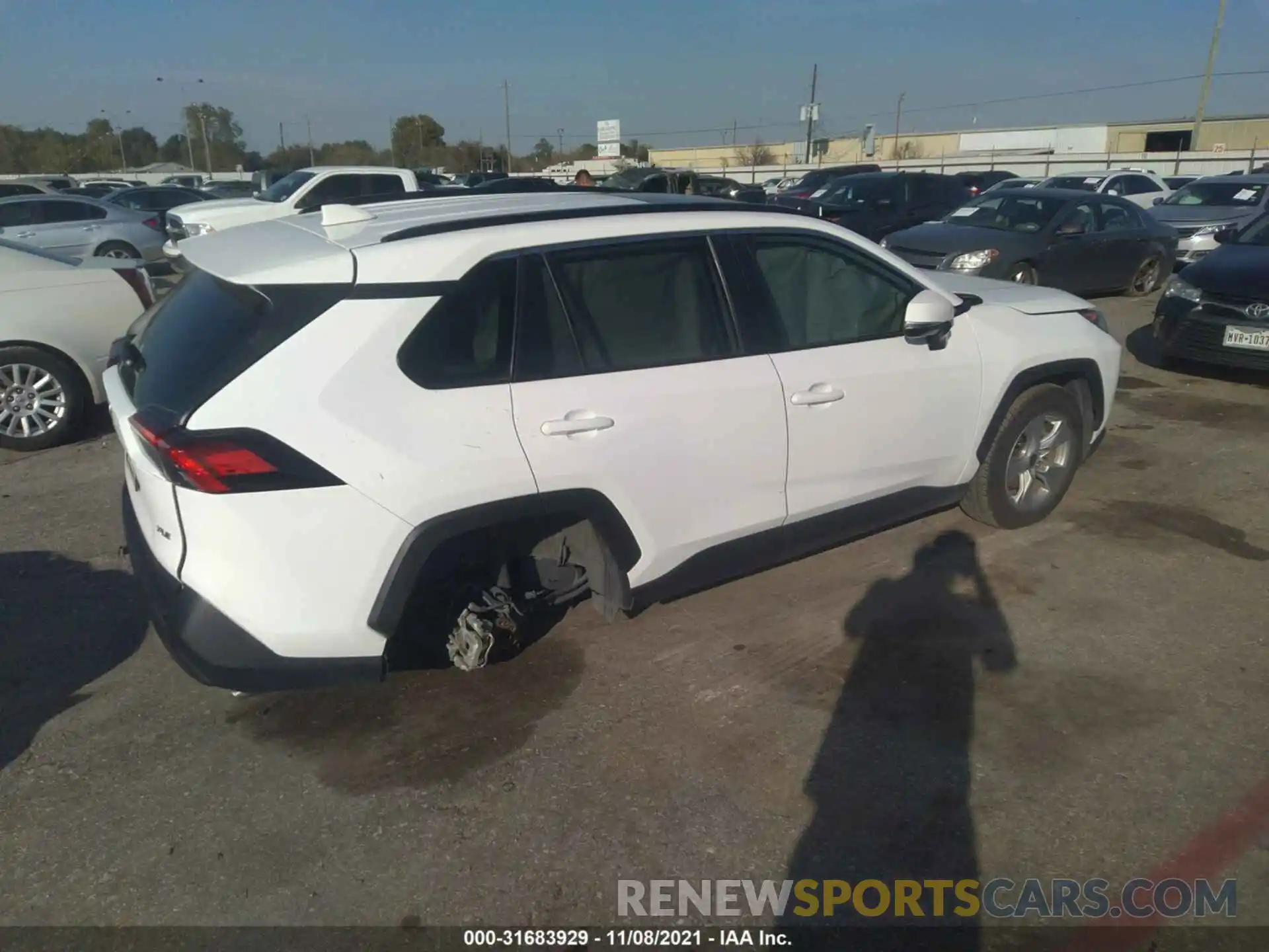 4 Photograph of a damaged car 2T3W1RFV4MC116755 TOYOTA RAV4 2021