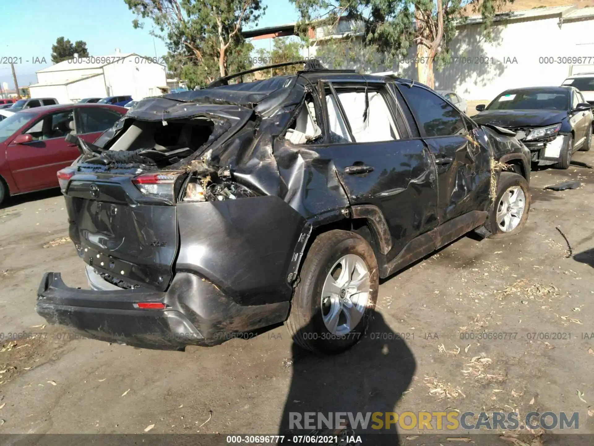 4 Photograph of a damaged car 2T3W1RFV4MC119302 TOYOTA RAV4 2021