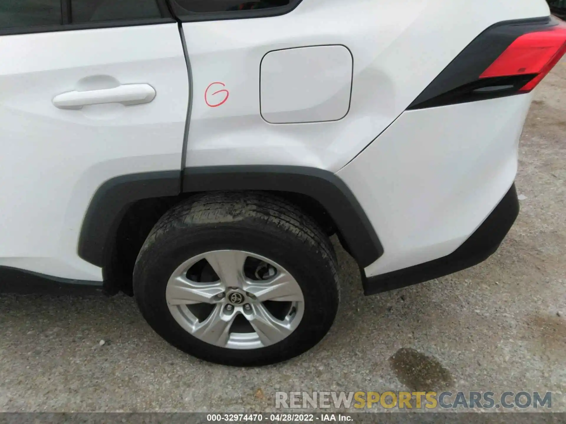 12 Photograph of a damaged car 2T3W1RFV4MC124757 TOYOTA RAV4 2021