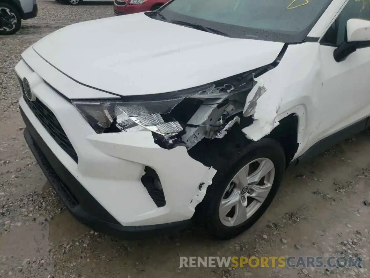 9 Photograph of a damaged car 2T3W1RFV4MC145768 TOYOTA RAV4 2021