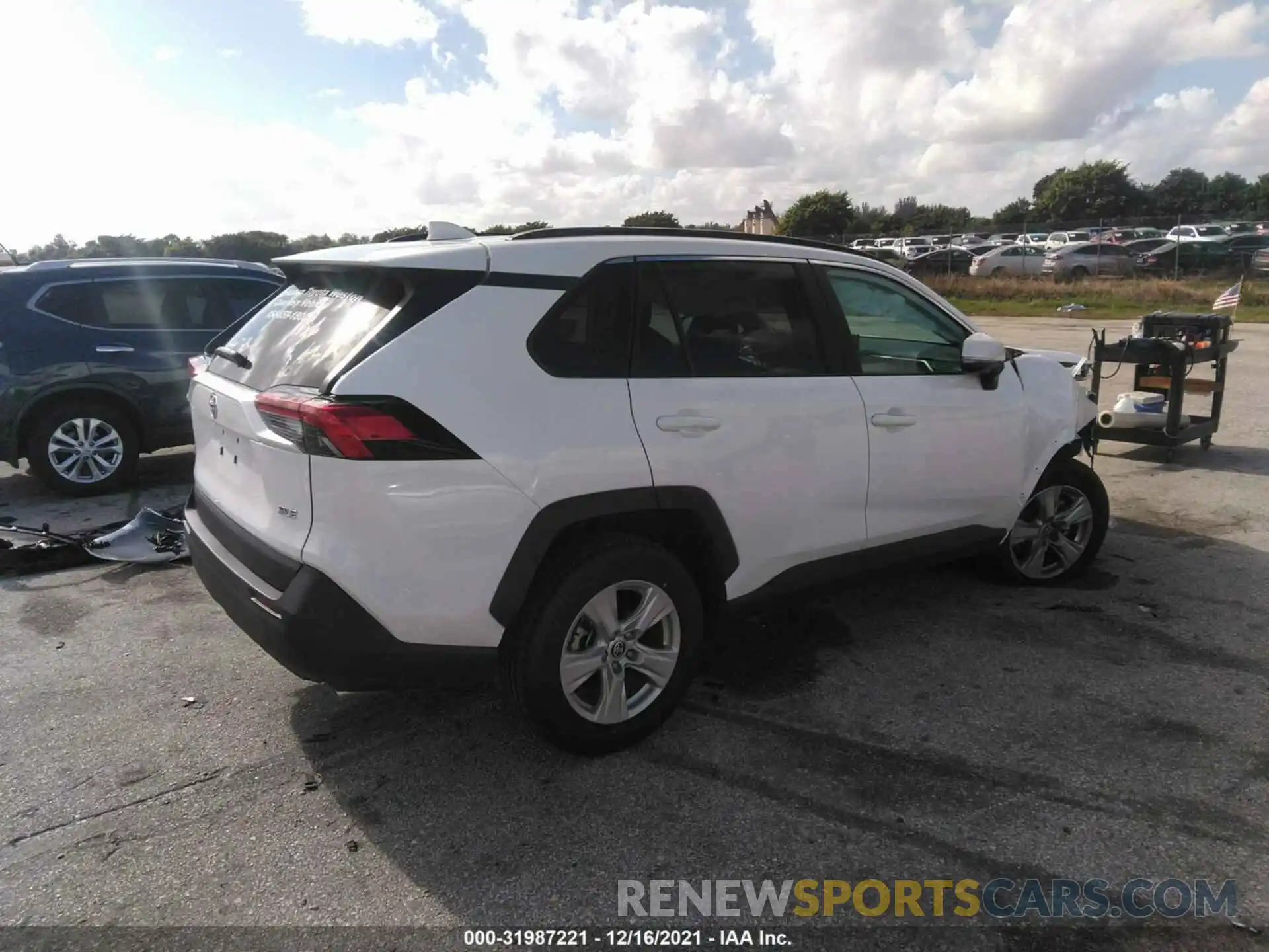 4 Photograph of a damaged car 2T3W1RFV4MC152574 TOYOTA RAV4 2021