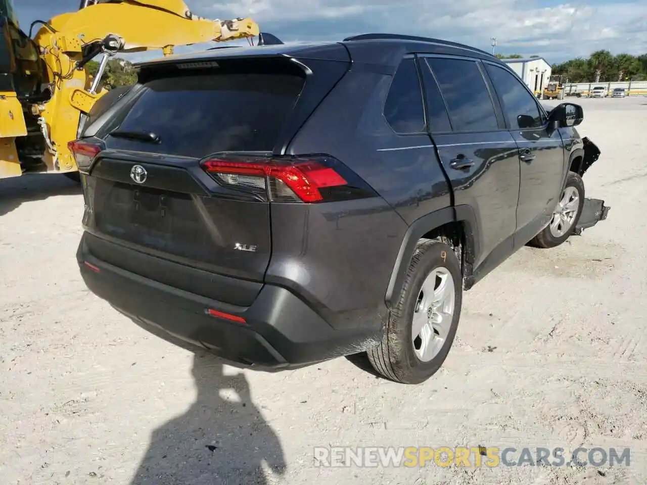 4 Photograph of a damaged car 2T3W1RFV4MC171898 TOYOTA RAV4 2021