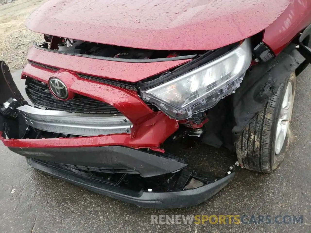 9 Photograph of a damaged car 2T3W1RFV4MW107164 TOYOTA RAV4 2021