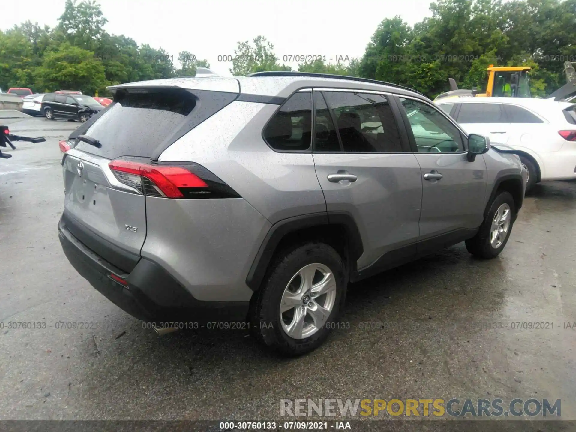 4 Photograph of a damaged car 2T3W1RFV4MW112185 TOYOTA RAV4 2021