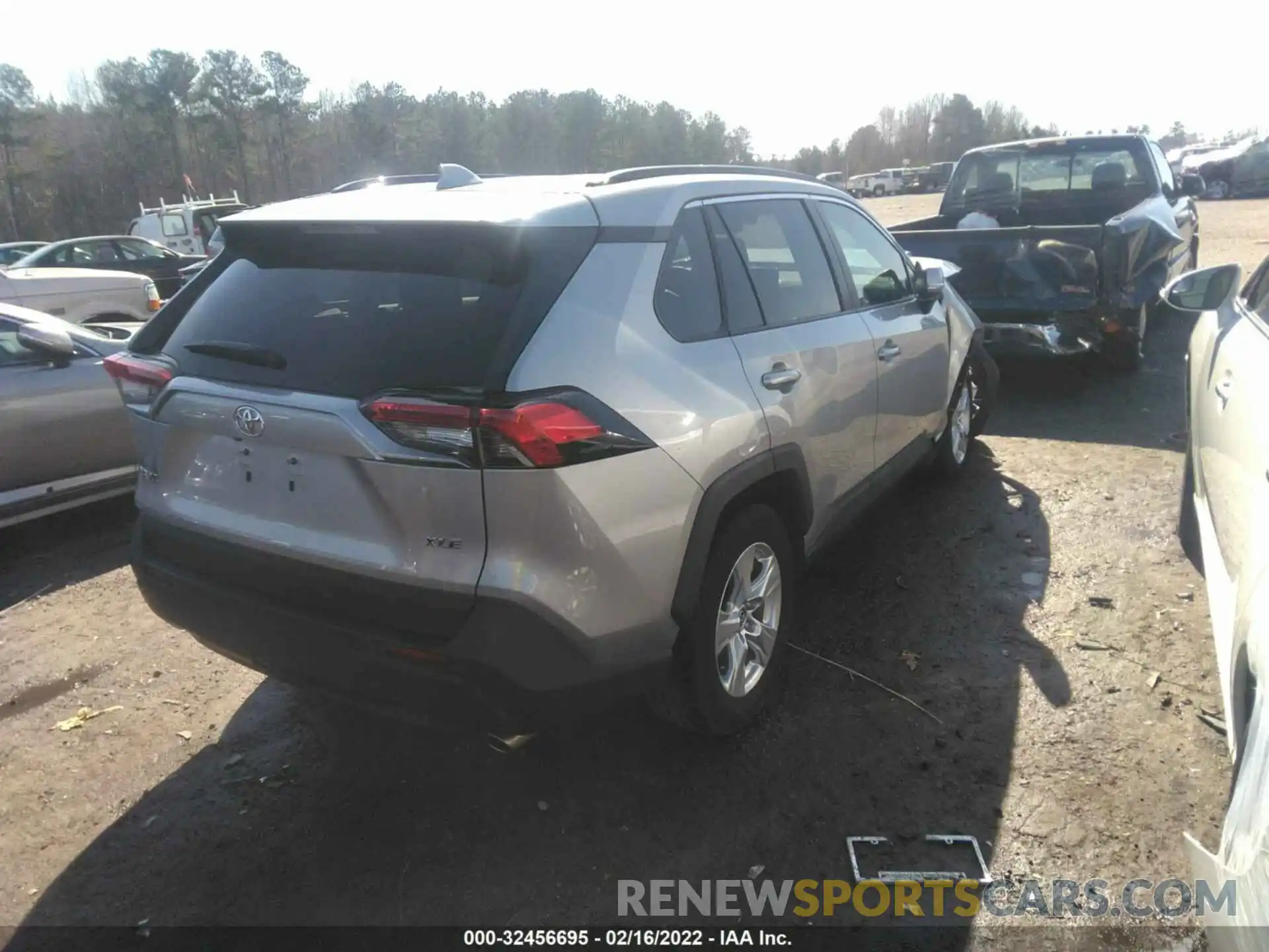 4 Photograph of a damaged car 2T3W1RFV4MW112199 TOYOTA RAV4 2021