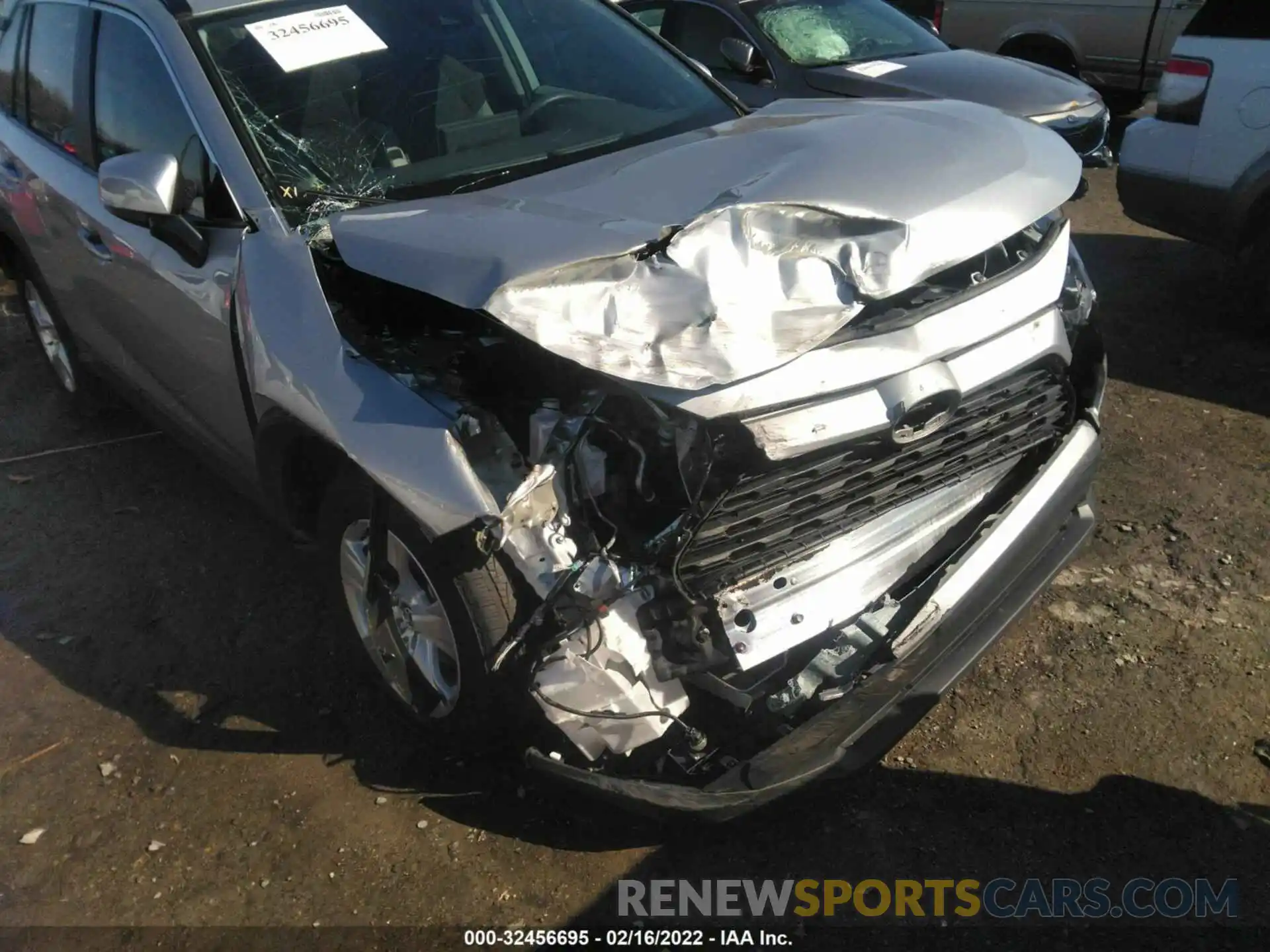 6 Photograph of a damaged car 2T3W1RFV4MW112199 TOYOTA RAV4 2021