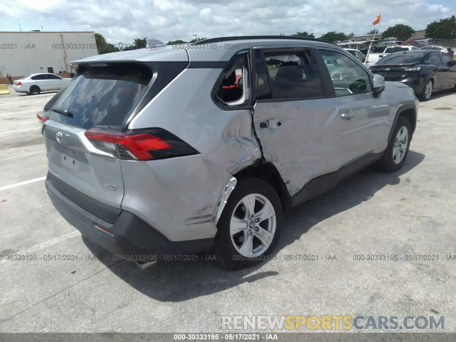 4 Photograph of a damaged car 2T3W1RFV4MW112641 TOYOTA RAV4 2021