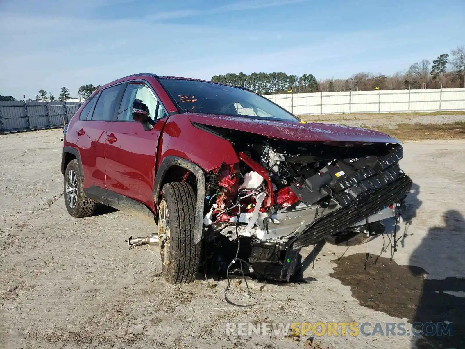 1 Photograph of a damaged car 2T3W1RFV4MW114146 TOYOTA RAV4 2021