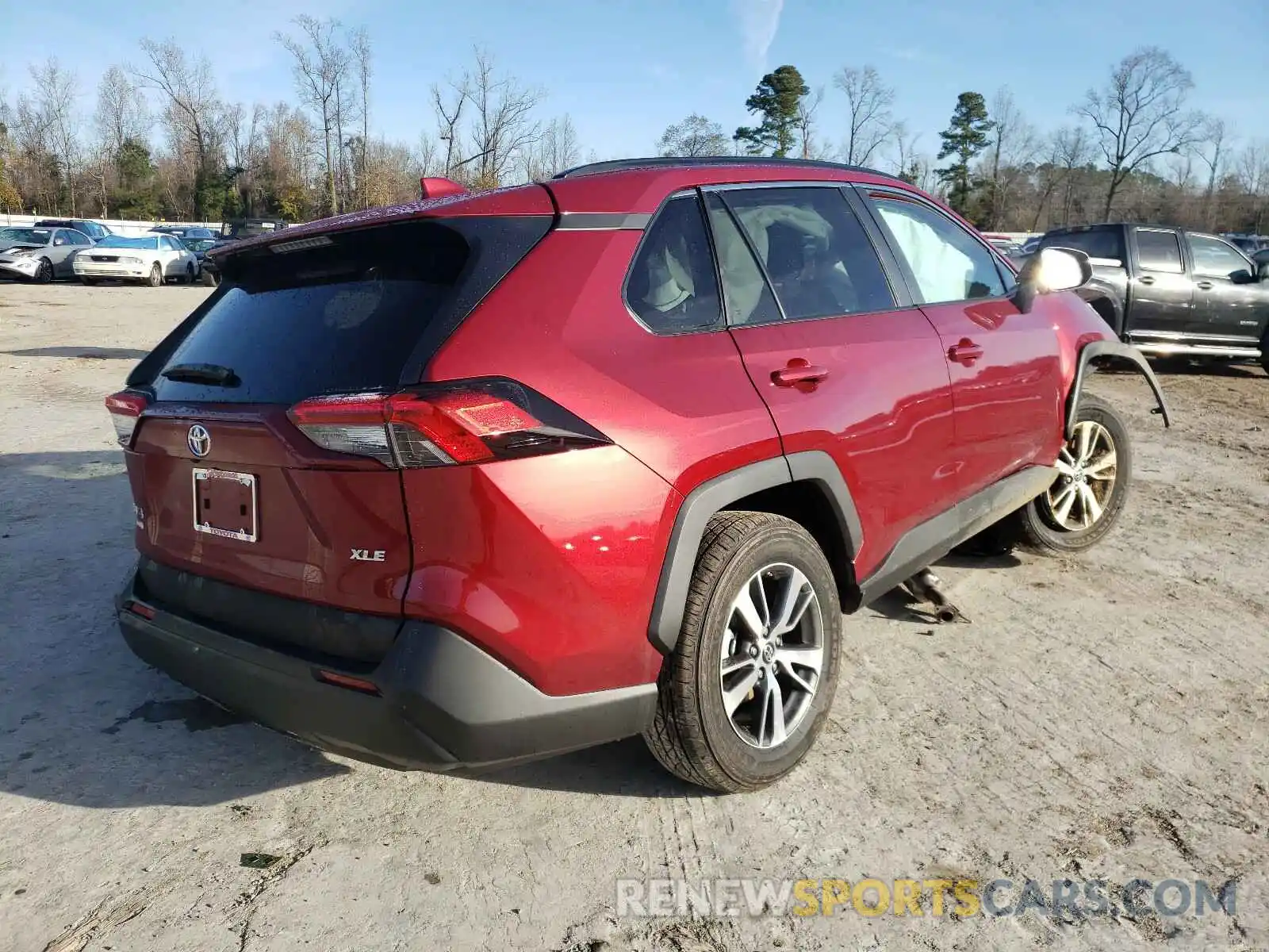 4 Photograph of a damaged car 2T3W1RFV4MW114146 TOYOTA RAV4 2021