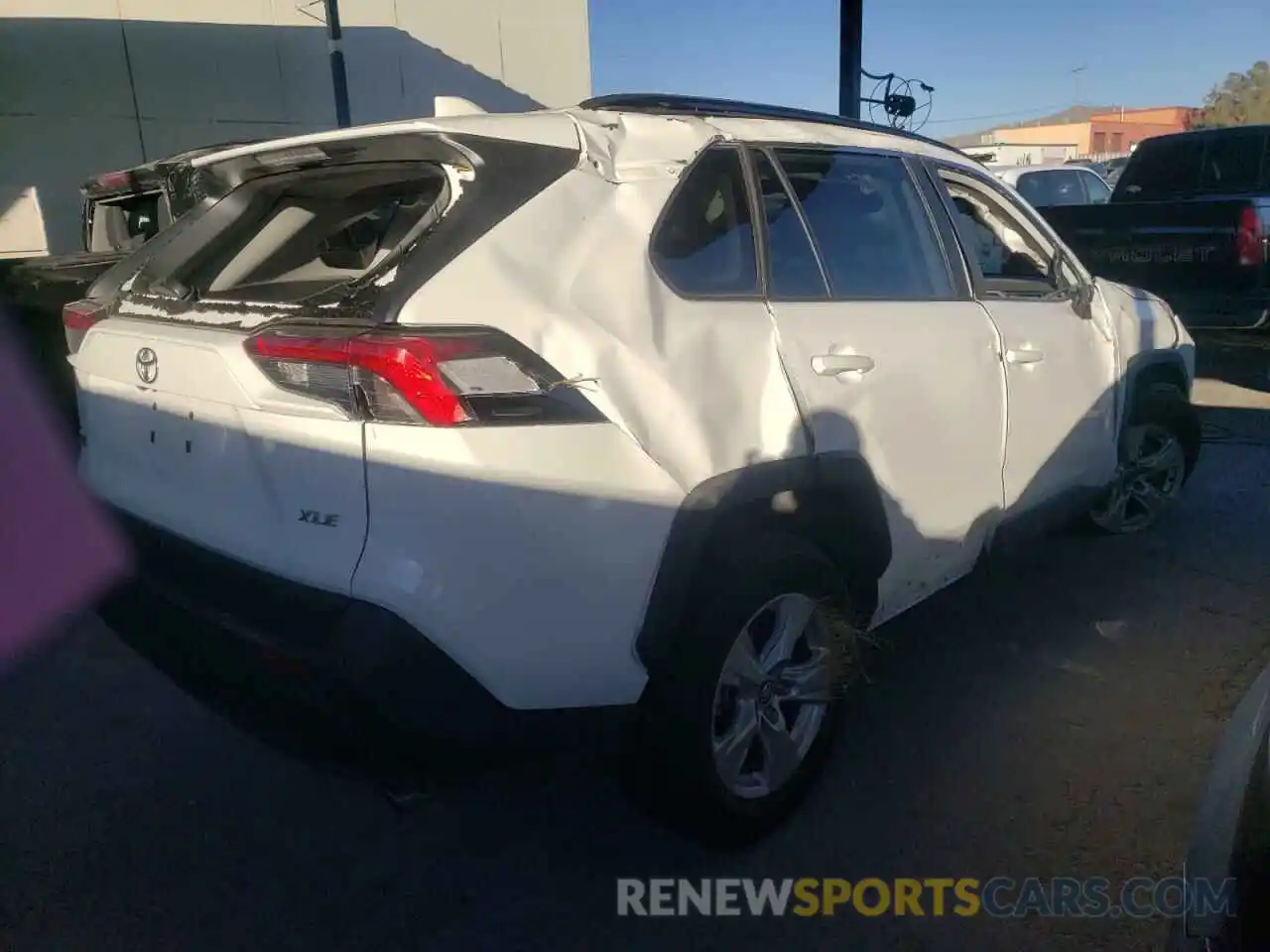 4 Photograph of a damaged car 2T3W1RFV4MW116138 TOYOTA RAV4 2021