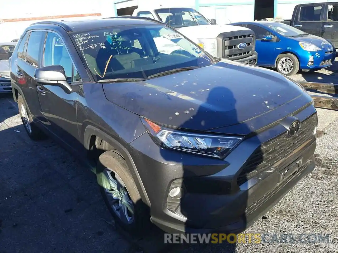 1 Photograph of a damaged car 2T3W1RFV4MW121100 TOYOTA RAV4 2021