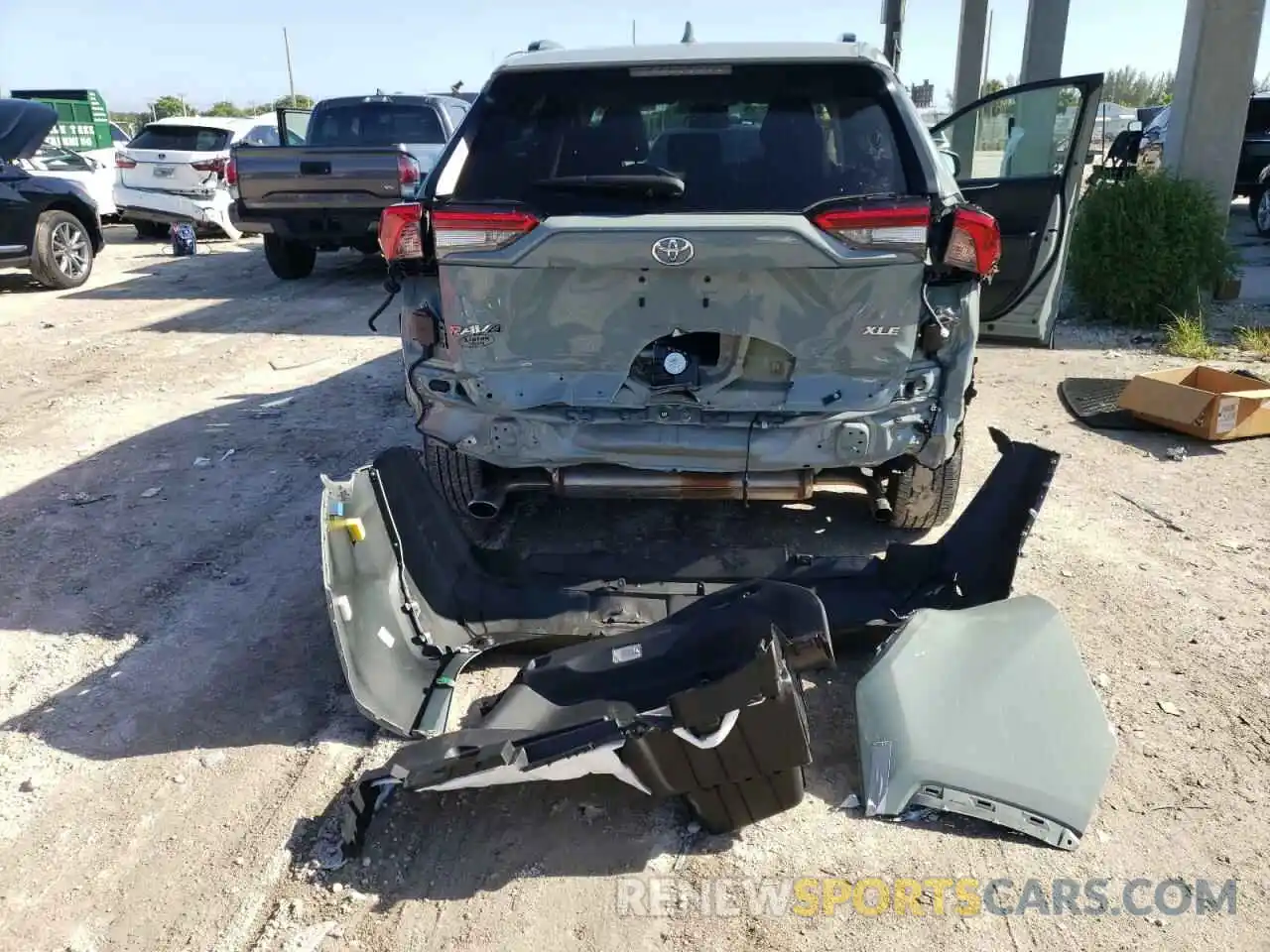 9 Photograph of a damaged car 2T3W1RFV4MW132694 TOYOTA RAV4 2021