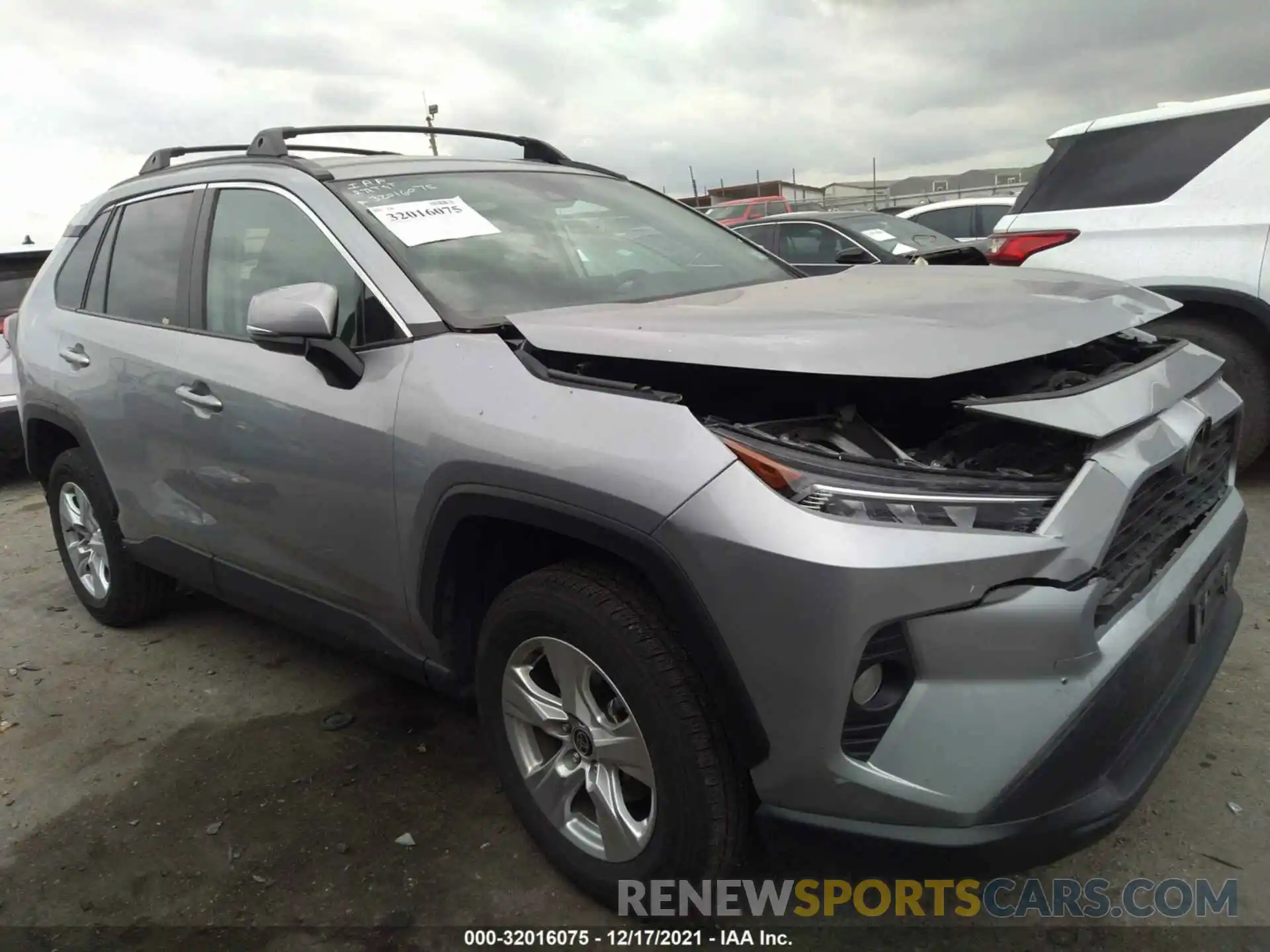 1 Photograph of a damaged car 2T3W1RFV4MW133022 TOYOTA RAV4 2021