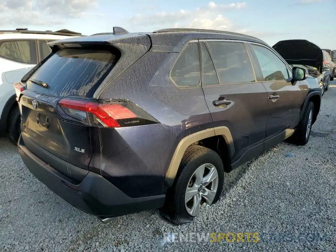 4 Photograph of a damaged car 2T3W1RFV4MW137278 TOYOTA RAV4 2021